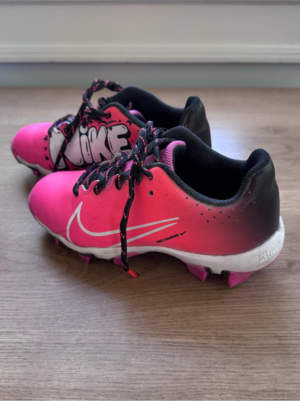 Nike Hyperdiamond kids pink softball cleats